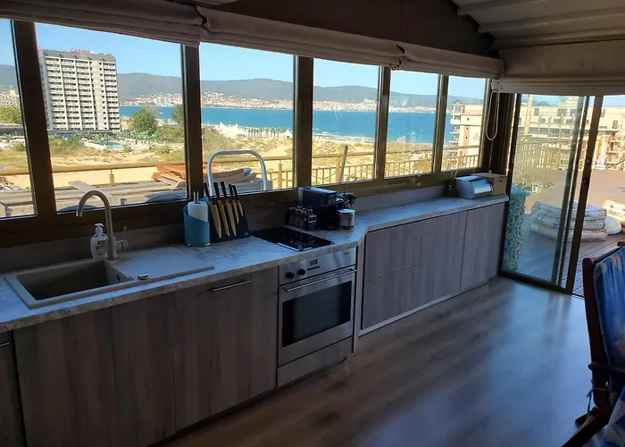 Sea View Luxury Penthouse *